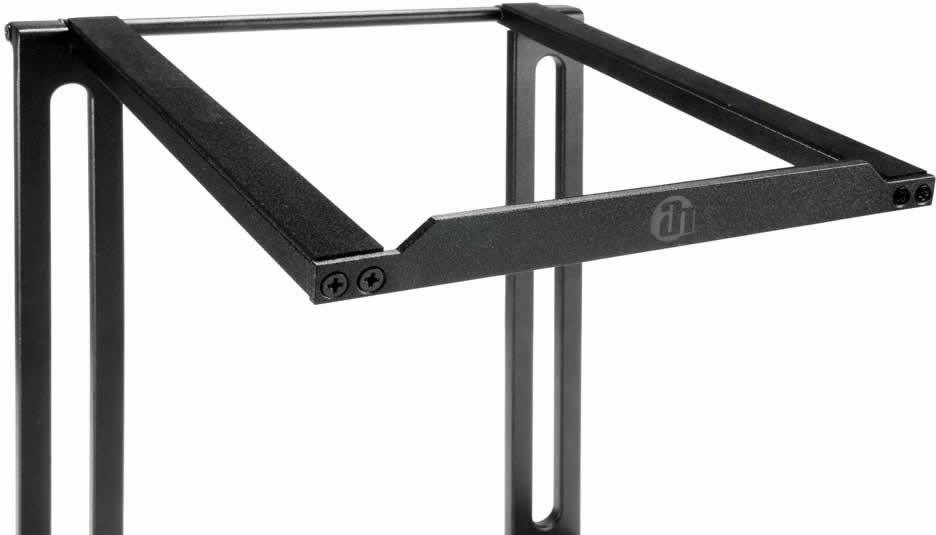 Adam Hall Alternative text - Adam Hall